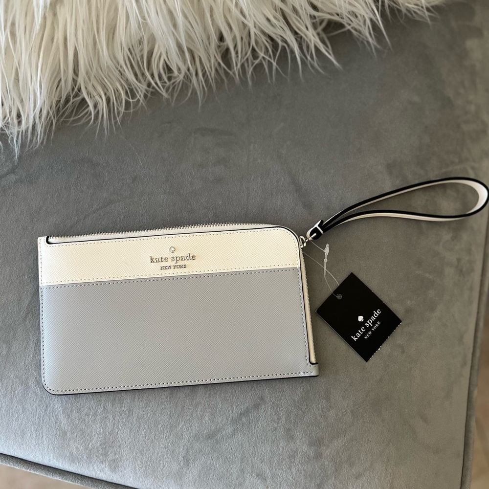 Giftable 🌟 ❤️ Kate Spade Gray and Cream Wristlet